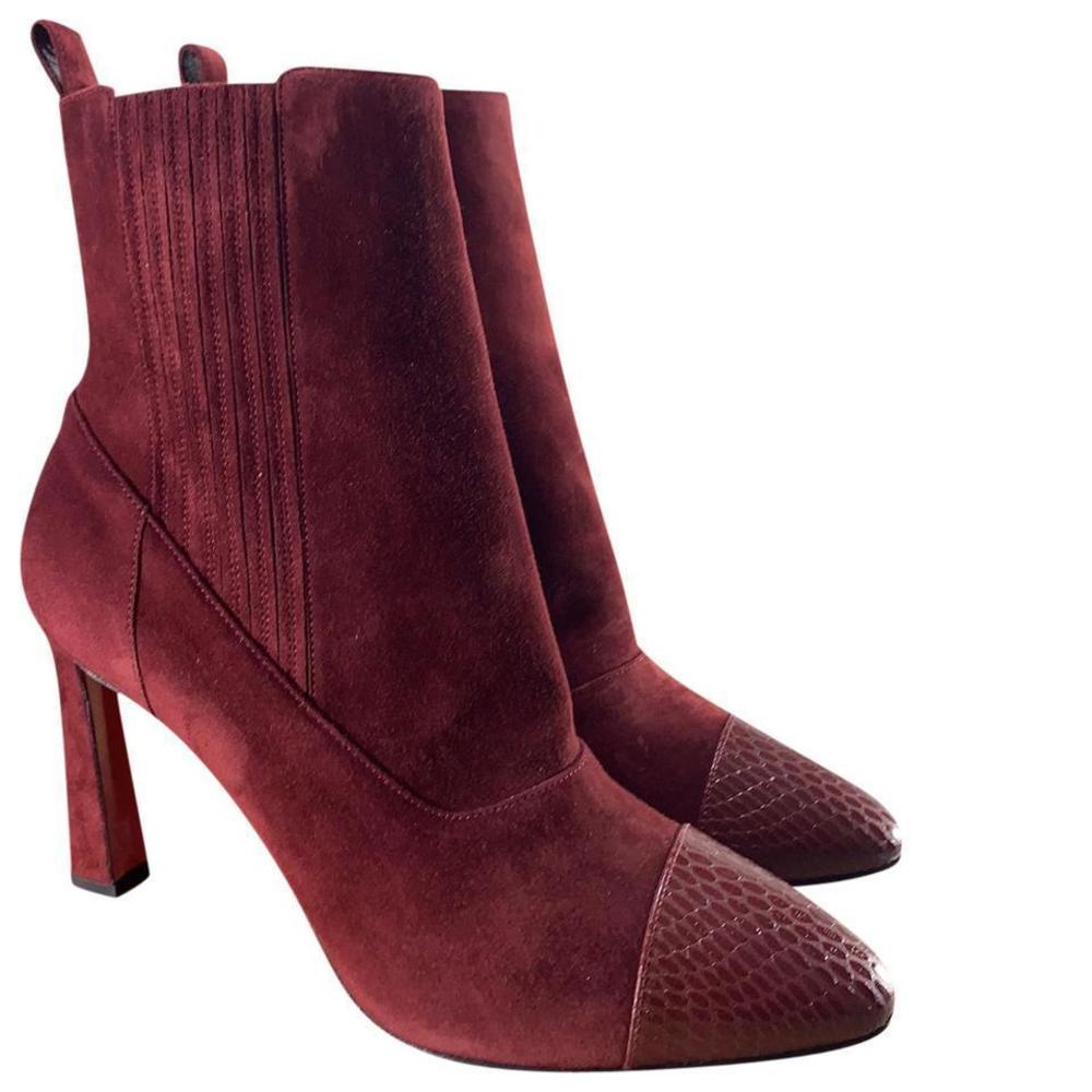 Me in the 90s Snakeskin Tanin Burgundy embossed abstract boots d706